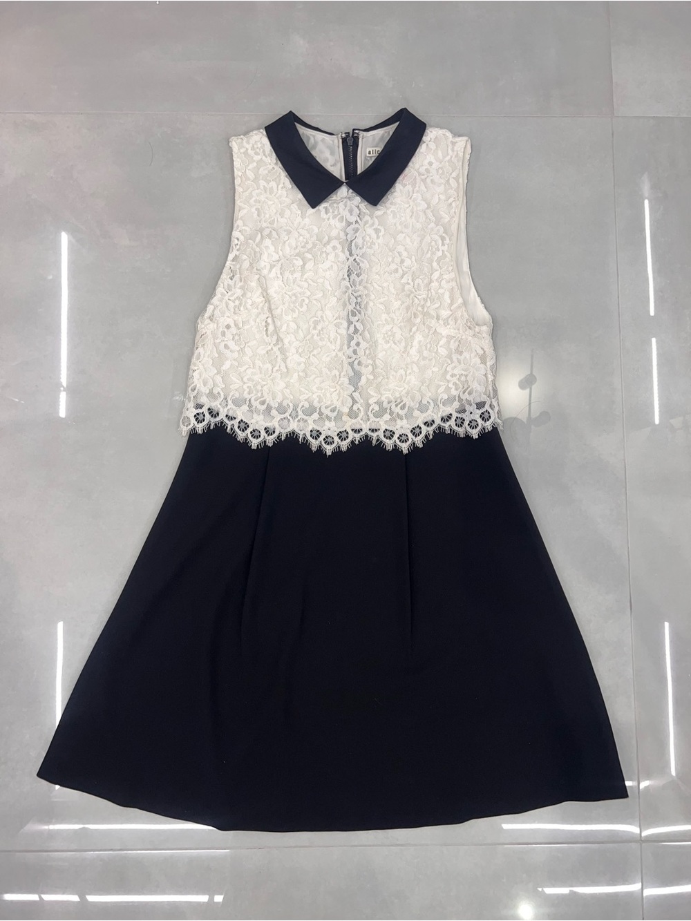 Alice + Olivia Desra  Lace Black Cram Dress Size 4 - Picture 10 of 12